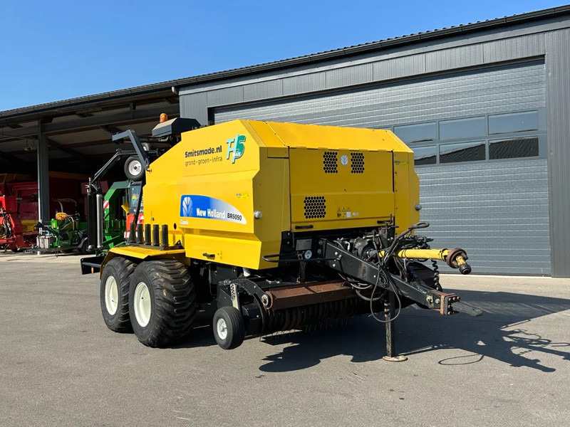 New Holland BR6090 balenpers - Agricultural machinery: picture 1 New Holland BR6090 balenpers - Agricultural machinery: picture 1