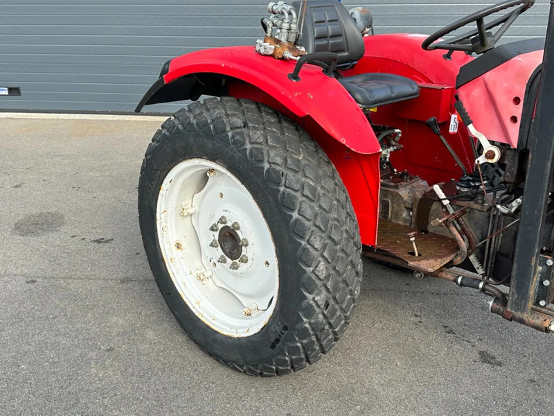 YTO 400 2-wd - Farm tractor: picture 5 YTO 400 2-wd - Farm tractor: picture 5