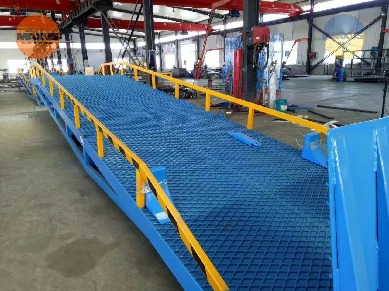 Maxus NEUE mobile Ladebühne mit einer Kapazität von 10 Tonnen - Loading ramp: picture 3 Maxus NEUE mobile Ladebühne mit einer Kapazität von 10 Tonnen - Loading ramp: picture 3