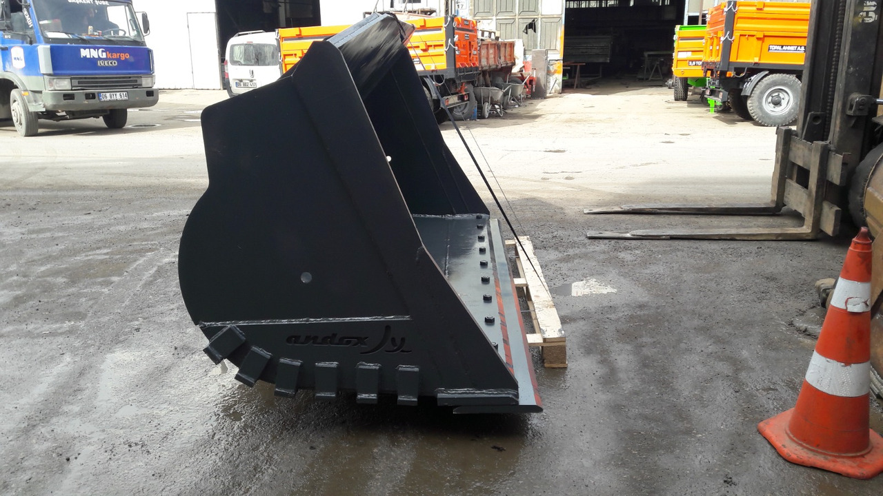 Hyundai HL770 - Loader bucket for Construction machinery: picture 3 Hyundai HL770 - Loader bucket for Construction machinery: picture 3