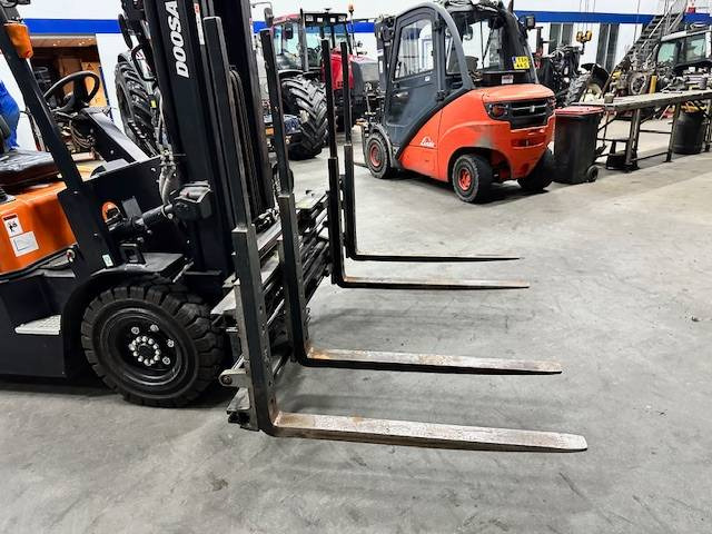 Kaup 2T 429 Multi vorkversteller met sideshift - Attachment for Material handling equipment: picture 3 Kaup 2T 429 Multi vorkversteller met sideshift - Attachment for Material handling equipment: picture 3