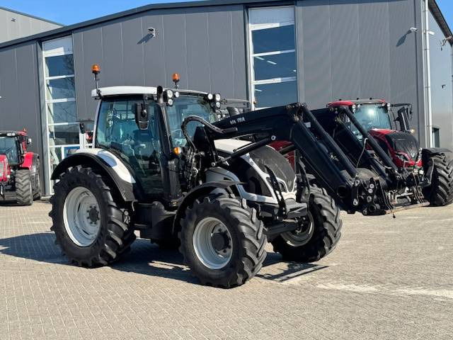 Valtra N104 Hitech5 met voorlader 4700 uur! - Farm tractor: picture 4 Valtra N104 Hitech5 met voorlader 4700 uur! - Farm tractor: picture 4