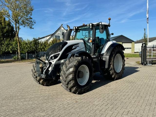 Farm tractor Valtra T214 Versu: picture 10