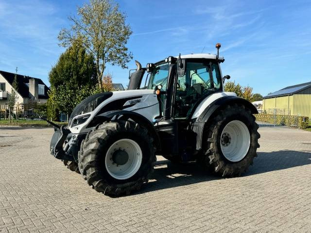 Farm tractor Valtra T214 Versu: picture 9