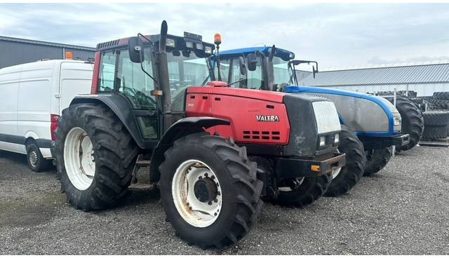 Valtra Valmet 8450, Voorasvering! - Farm tractor: picture 3 Valtra Valmet 8450, Voorasvering! - Farm tractor: picture 3