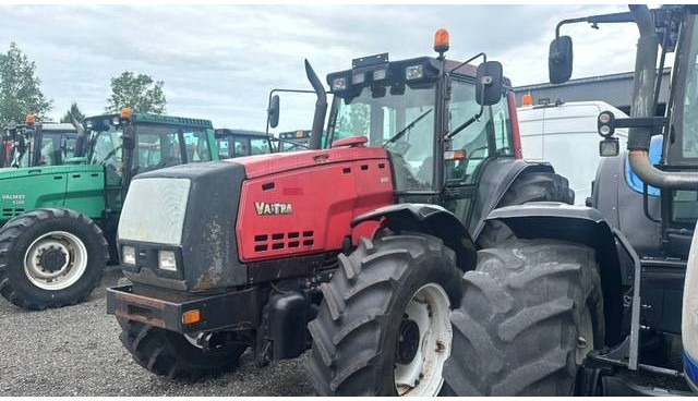 Valtra Valmet 8450, Voorasvering! - Farm tractor: picture 2 Valtra Valmet 8450, Voorasvering! - Farm tractor: picture 2
