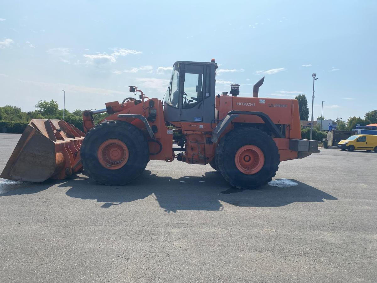 Hitachi LX290 - Wheel loader: picture 3 Hitachi LX290 - Wheel loader: picture 3
