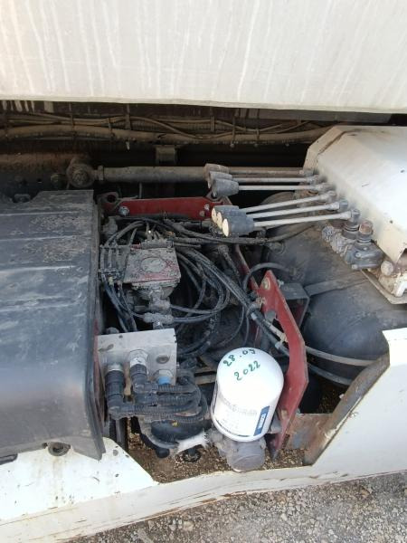 Asphalt distributor Renault: picture 24