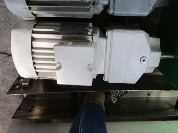 ELEKTROMOTOR MIT GETRIEBE - Spare parts for Printing machinery: picture 1 ELEKTROMOTOR MIT GETRIEBE - Spare parts for Printing machinery: picture 1