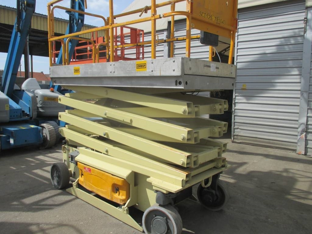Scissor lift JLG 3246 ES: picture 8