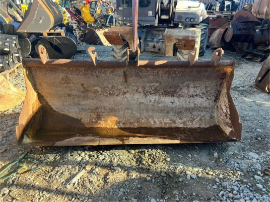 Godet chargeur pour Tracto - Bucket: picture 1 Godet chargeur pour Tracto - Bucket: picture 1