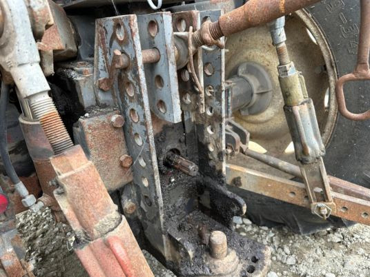 Renault TRACTEUR 75-32 à 9900 € HT - Other machinery: picture 3 Renault TRACTEUR 75-32 à 9900 € HT - Other machinery: picture 3