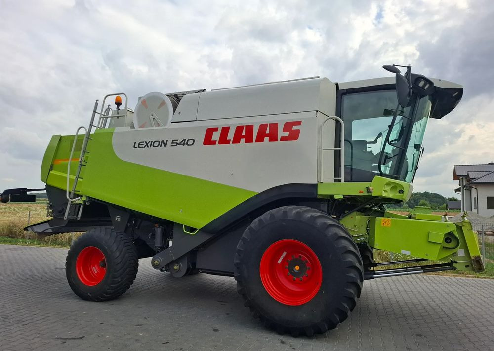 Claas Lexion 540 heder 6.6 m, Nie Malowany, Stan Bardzo Dobry - Combine harvester: picture 1 Claas Lexion 540 heder 6.6 m, Nie Malowany, Stan Bardzo Dobry - Combine harvester: picture 1