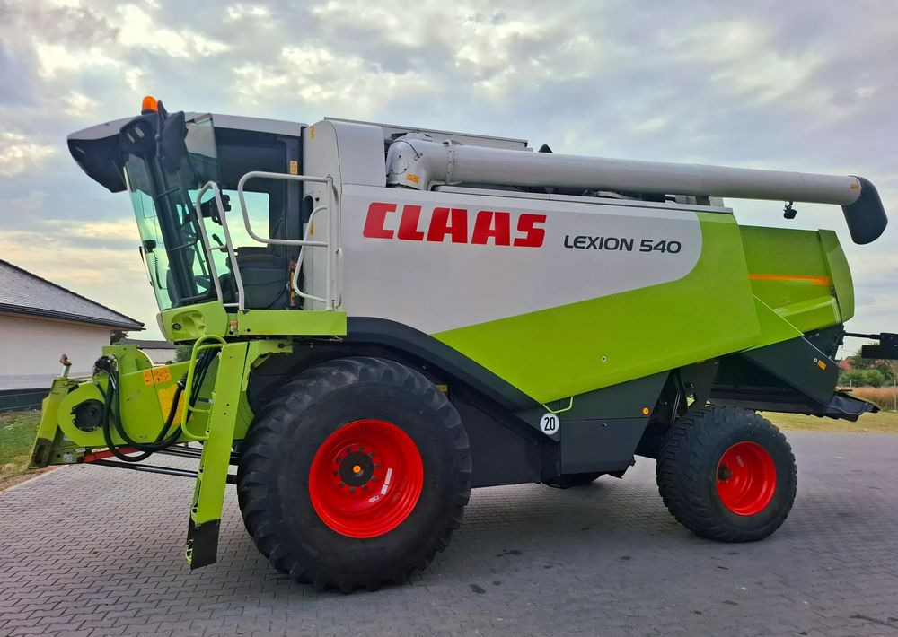 Claas Lexion 540 heder 6.6 m, Nie Malowany, Stan Bardzo Dobry - Combine harvester: picture 2 Claas Lexion 540 heder 6.6 m, Nie Malowany, Stan Bardzo Dobry - Combine harvester: picture 2