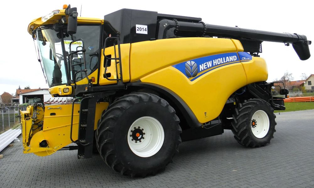New Holland CR9080 2013 Rok , heder Varifeed 9,15m, Nowsza Wersja, Nie Malowany, Stan Idealny - Combine harvester: picture 3 New Holland CR9080 2013 Rok , heder Varifeed 9,15m, Nowsza Wersja, Nie Malowany, Stan Idealny - Combine harvester: picture 3