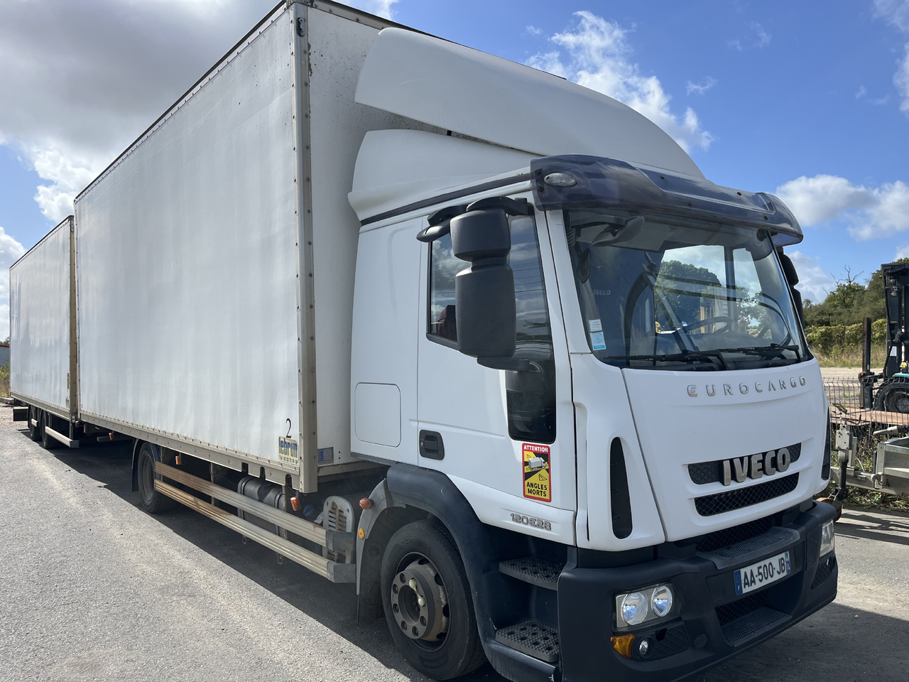 IVECO Eurocargo 120e28 - Box truck: picture 3 IVECO Eurocargo 120e28 - Box truck: picture 3