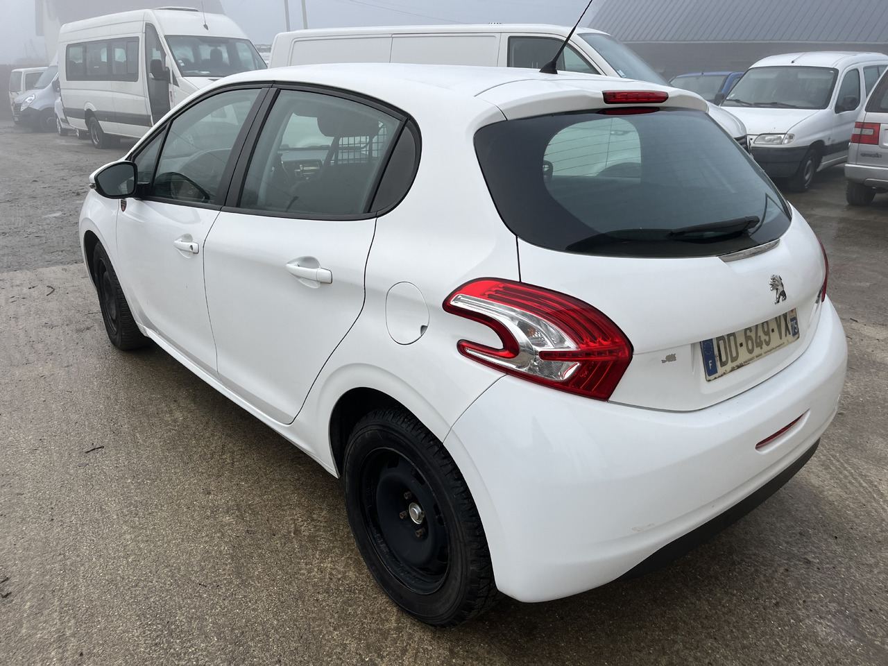 Peugeot 208 1L6 hdi 100cv 2 places motricité renforcée FAM - Small van: picture 3 Peugeot 208 1L6 hdi 100cv 2 places motricité renforcée FAM - Small van: picture 3