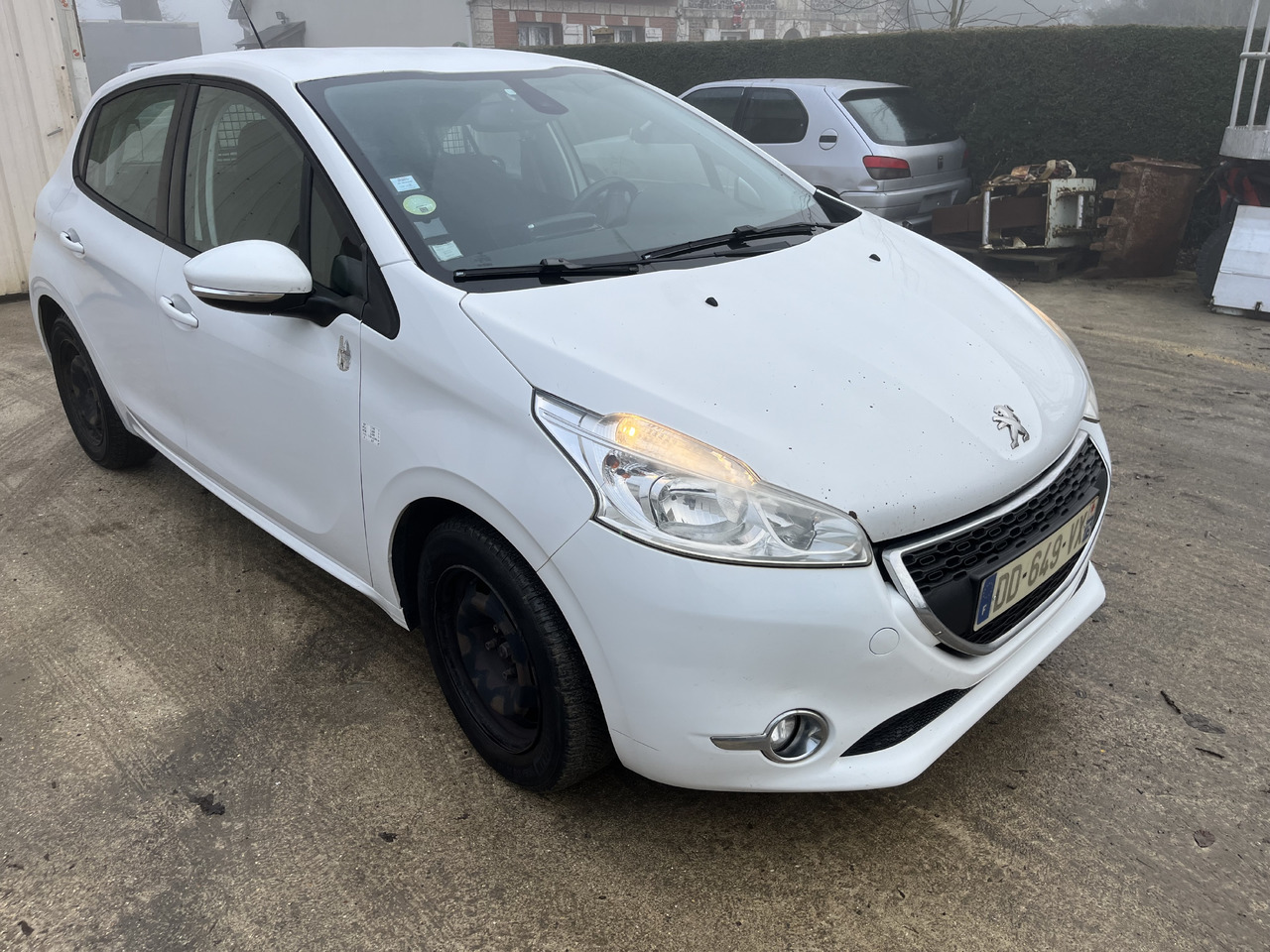 Peugeot 208 1L6 hdi 100cv 2 places motricité renforcée FAM - Small van: picture 1 Peugeot 208 1L6 hdi 100cv 2 places motricité renforcée FAM - Small van: picture 1