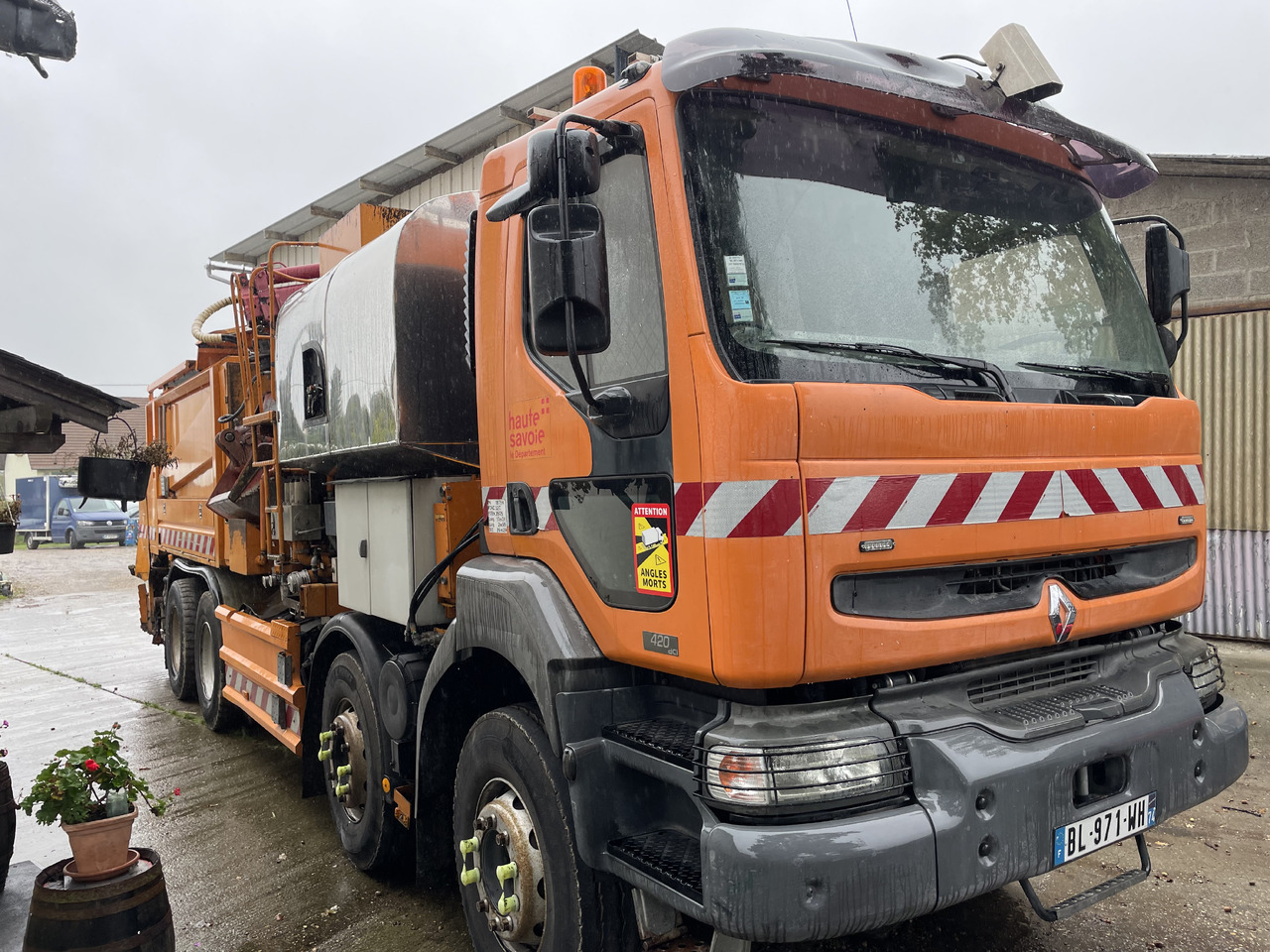 Renault Kerax 8x4 pata point a temps Mauguin - Asphalt distributor: picture 1 Renault Kerax 8x4 pata point a temps Mauguin - Asphalt distributor: picture 1