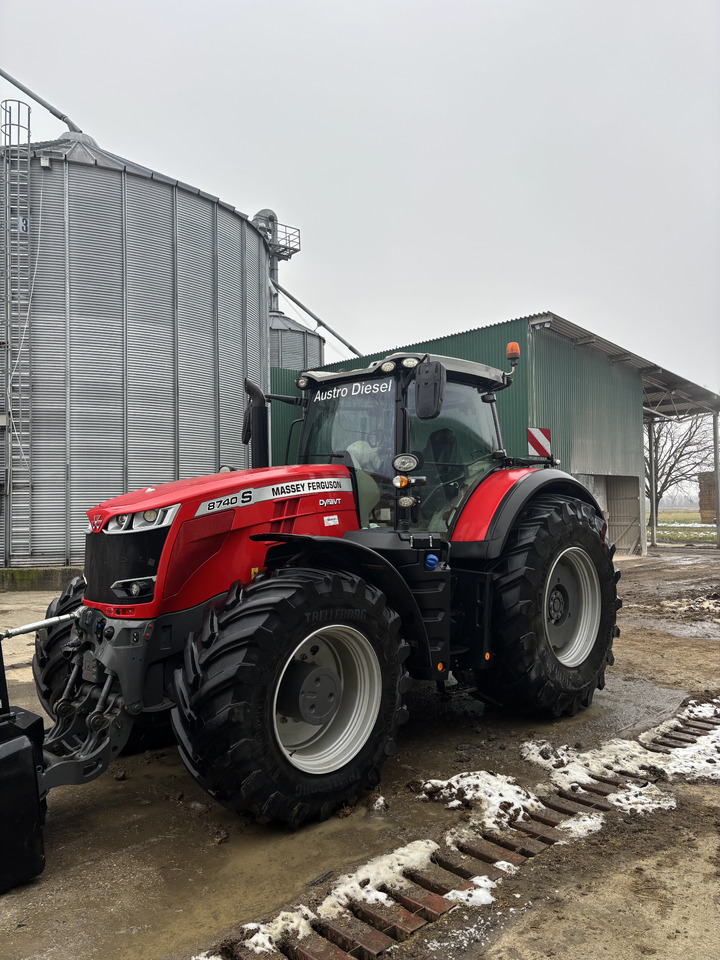 Massey Ferguson 8740S - Farm tractor: picture 1 Massey Ferguson 8740S - Farm tractor: picture 1