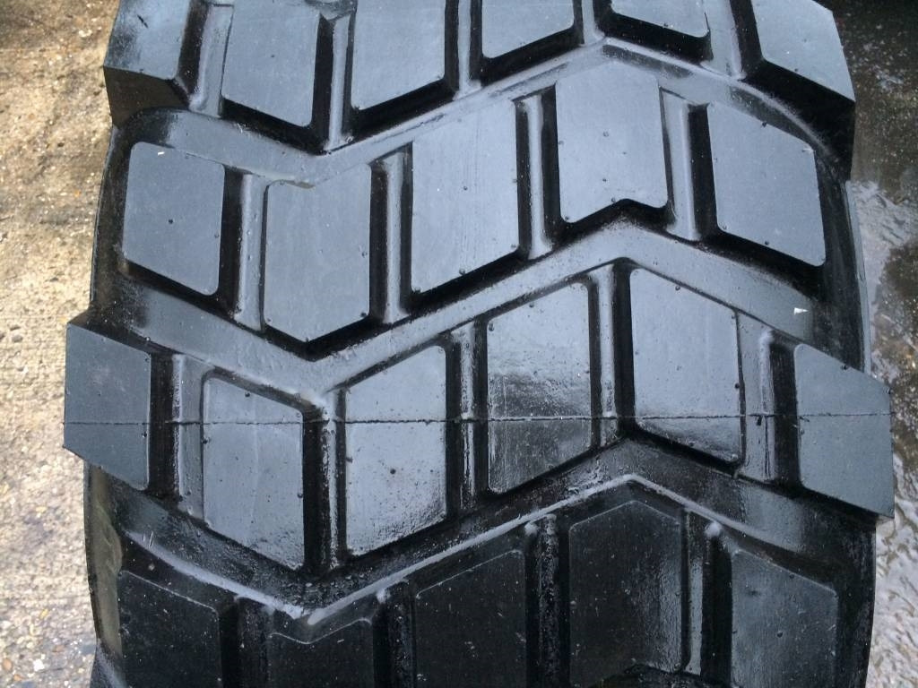 Michelin 525/65R20.5 XS - RECAP - Tire for Agricultural machinery: picture 3 Michelin 525/65R20.5 XS - RECAP - Tire for Agricultural machinery: picture 3