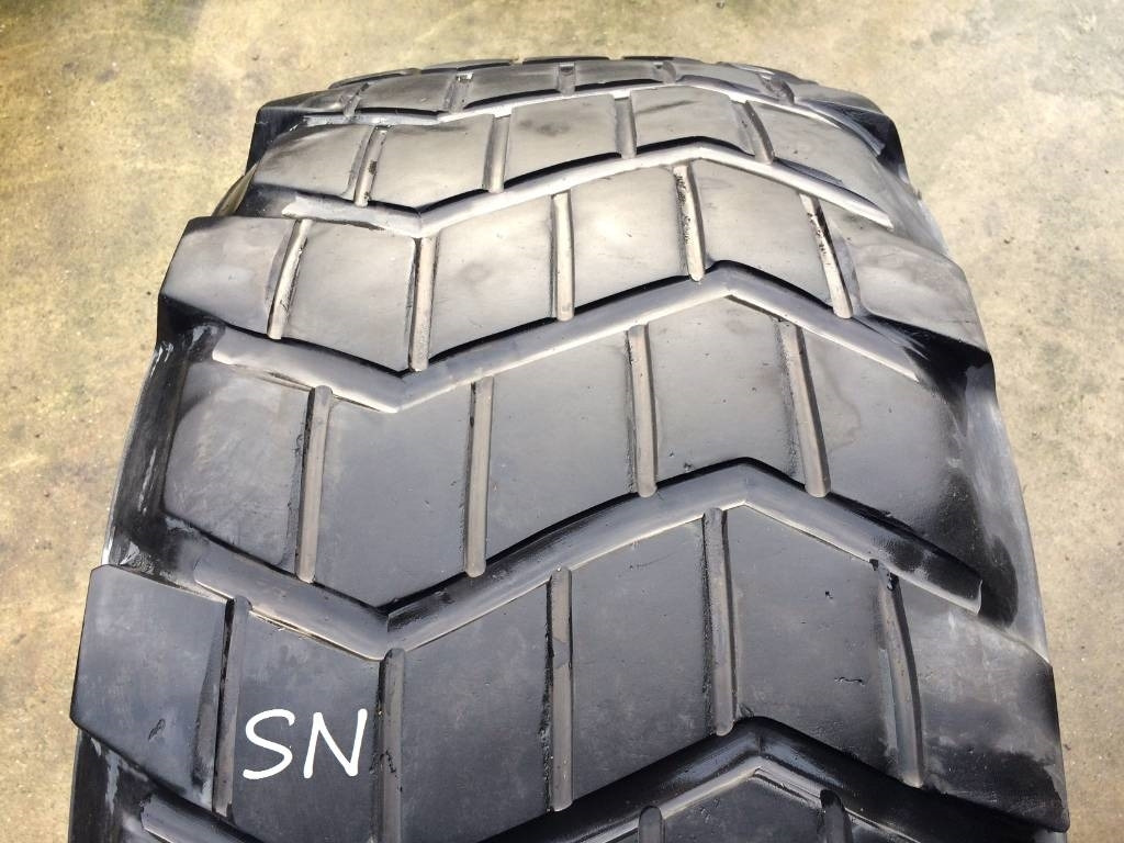 Michelin 525/65R20.5 XS - USED REGROOVED - Tire for Agricultural machinery: picture 3 Michelin 525/65R20.5 XS - USED REGROOVED - Tire for Agricultural machinery: picture 3