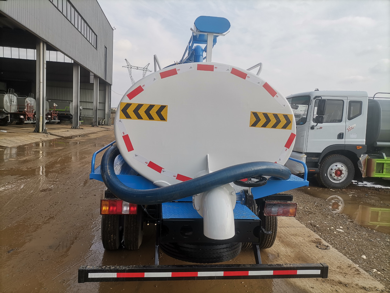 Sinotruk Howo light truck ( alternative: Dongfeng ) - Vacuum truck: picture 4 Sinotruk Howo light truck ( alternative: Dongfeng ) - Vacuum truck: picture 4