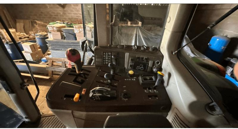 JOHN DEERE 6520 - Farm tractor: picture 5 JOHN DEERE 6520 - Farm tractor: picture 5