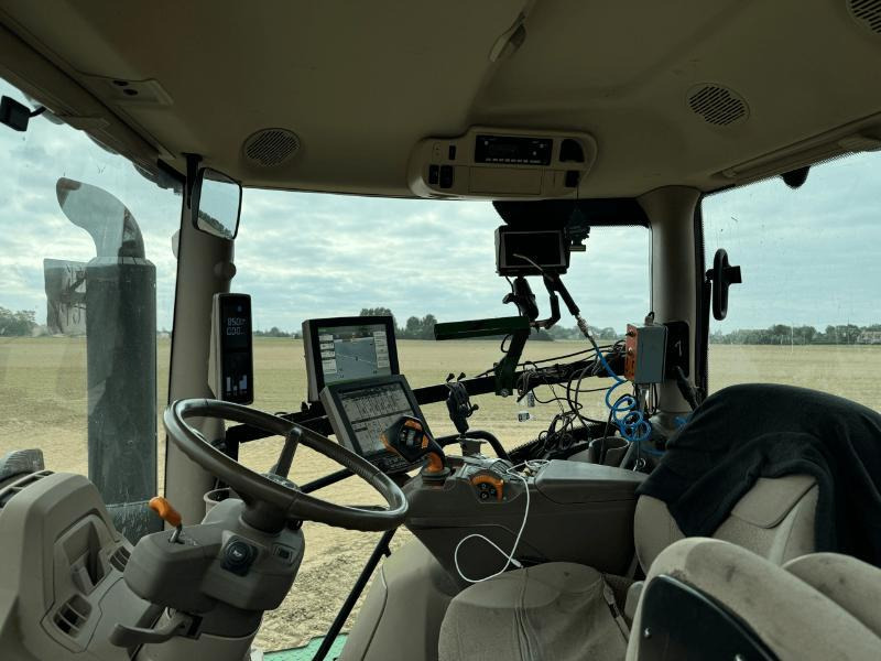 JOHN DEERE 6R250 - Farm tractor: picture 2 JOHN DEERE 6R250 - Farm tractor: picture 2