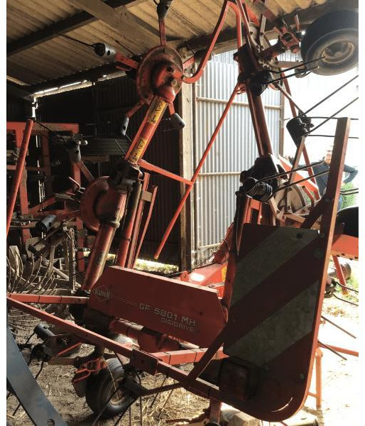 KUHN GF5801 - Tedder/ Rake: picture 2 KUHN GF5801 - Tedder/ Rake: picture 2