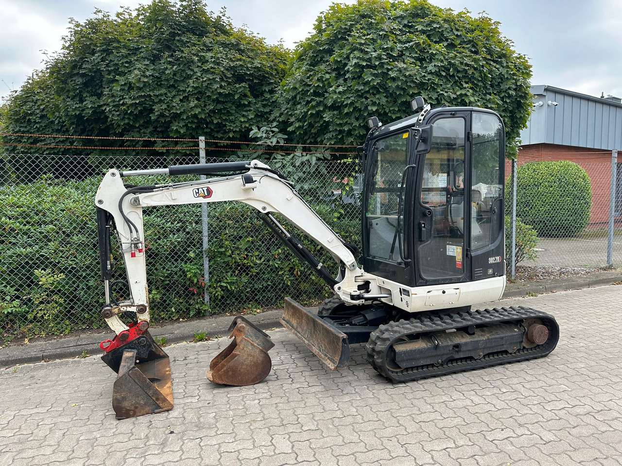 CAT 302.7 DCR Mini excavator, 2 Buckets, TOP !!! - Mini excavator: picture 1 CAT 302.7 DCR Mini excavator, 2 Buckets, TOP !!! - Mini excavator: picture 1