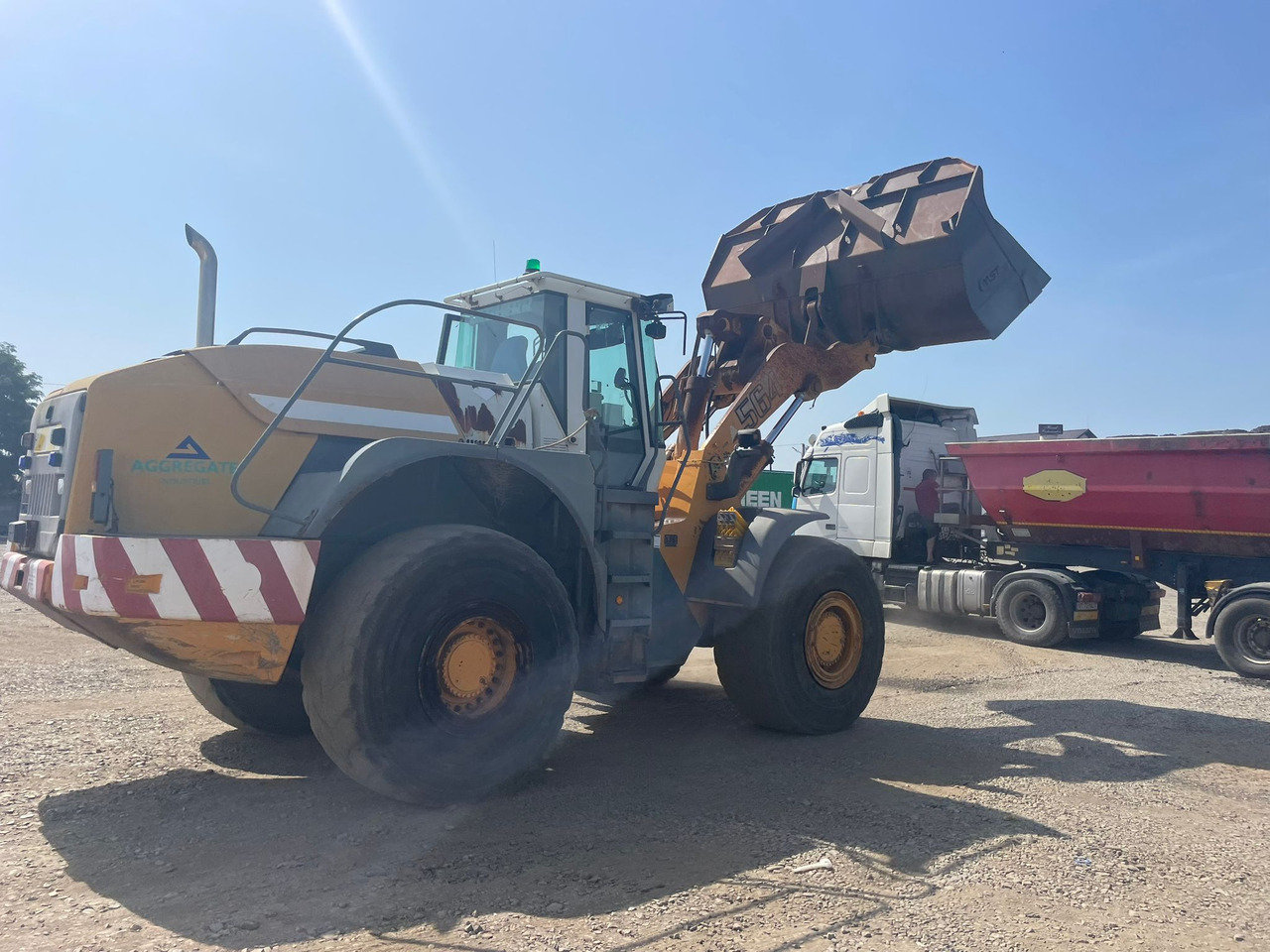 LIEBHERR 564 FRONT LOADER - Wheel loader: picture 2 LIEBHERR 564 FRONT LOADER - Wheel loader: picture 2