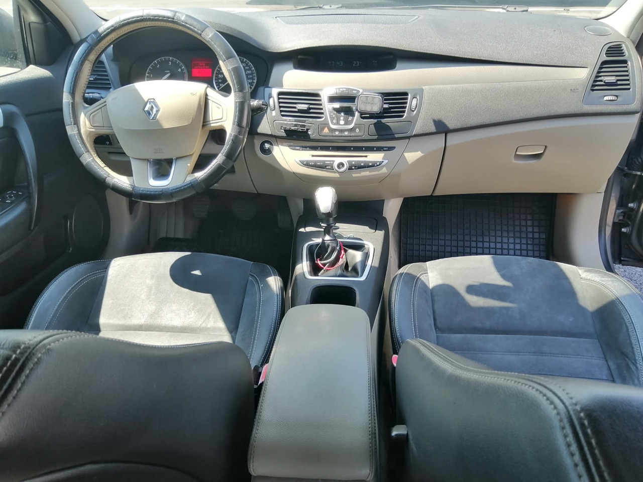 RENAULT LAGUNA 3 HATCHBACK - Car: picture 5 RENAULT LAGUNA 3 HATCHBACK - Car: picture 5