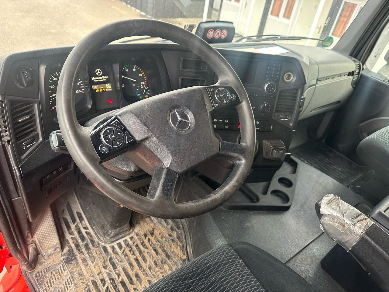 MERCEDES-BENZ ANTOS Tractor head - Tractor unit: picture 3 MERCEDES-BENZ ANTOS Tractor head - Tractor unit: picture 3