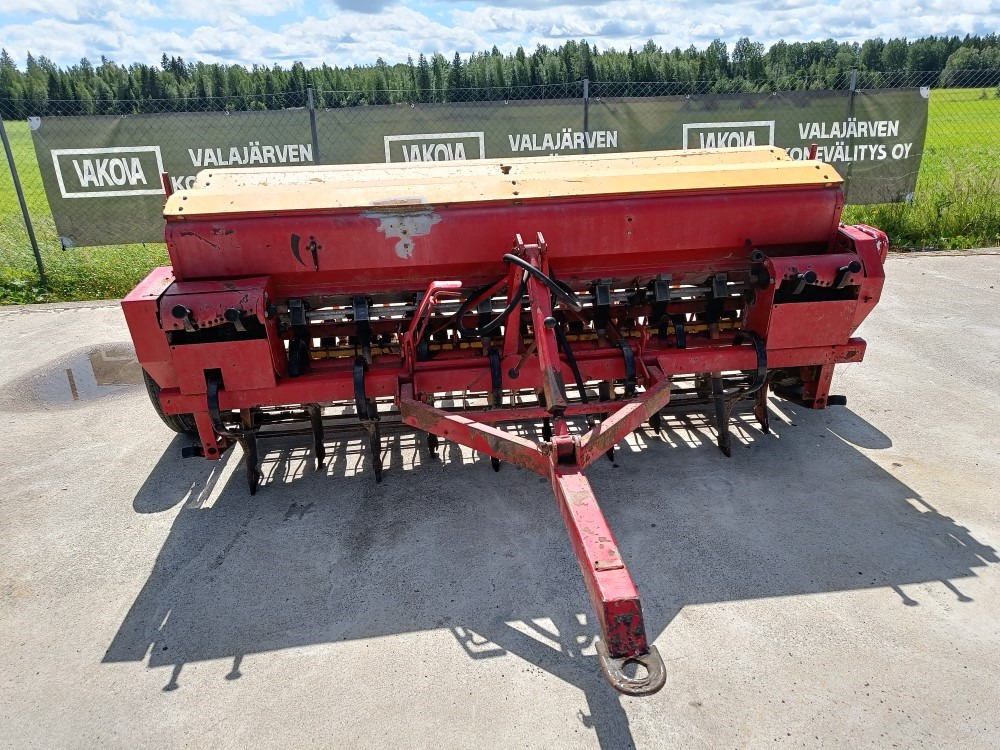 Juko Kylvölannoitin 250cm / puolihinattava laahavantailla - Combine seed drill: picture 2 Juko Kylvölannoitin 250cm / puolihinattava laahavantailla - Combine seed drill: picture 2