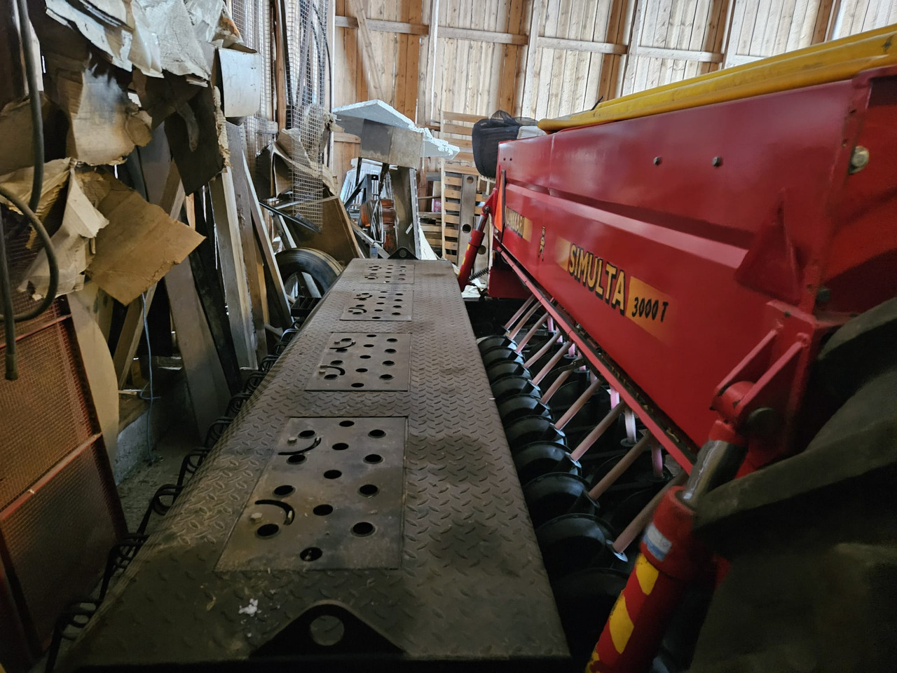 Junkkari Simulta 3000T kiekkovantaat takana - Combine seed drill: picture 3 Junkkari Simulta 3000T kiekkovantaat takana - Combine seed drill: picture 3