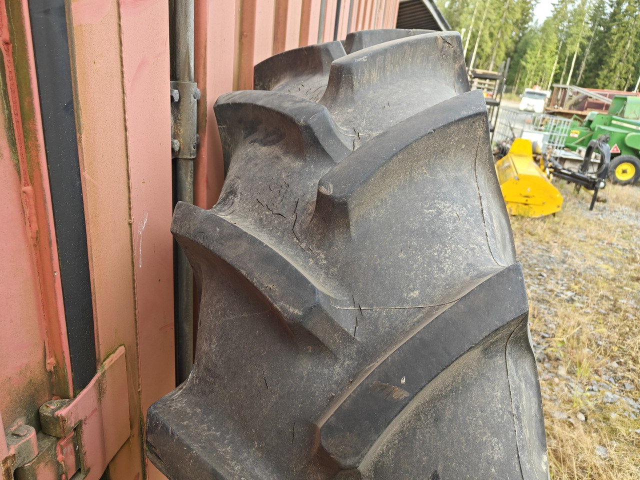 MICHELIN 18.4R38 traktorin renkaat - Wheels and tires for Farm tractor: picture 4 MICHELIN 18.4R38 traktorin renkaat - Wheels and tires for Farm tractor: picture 4
