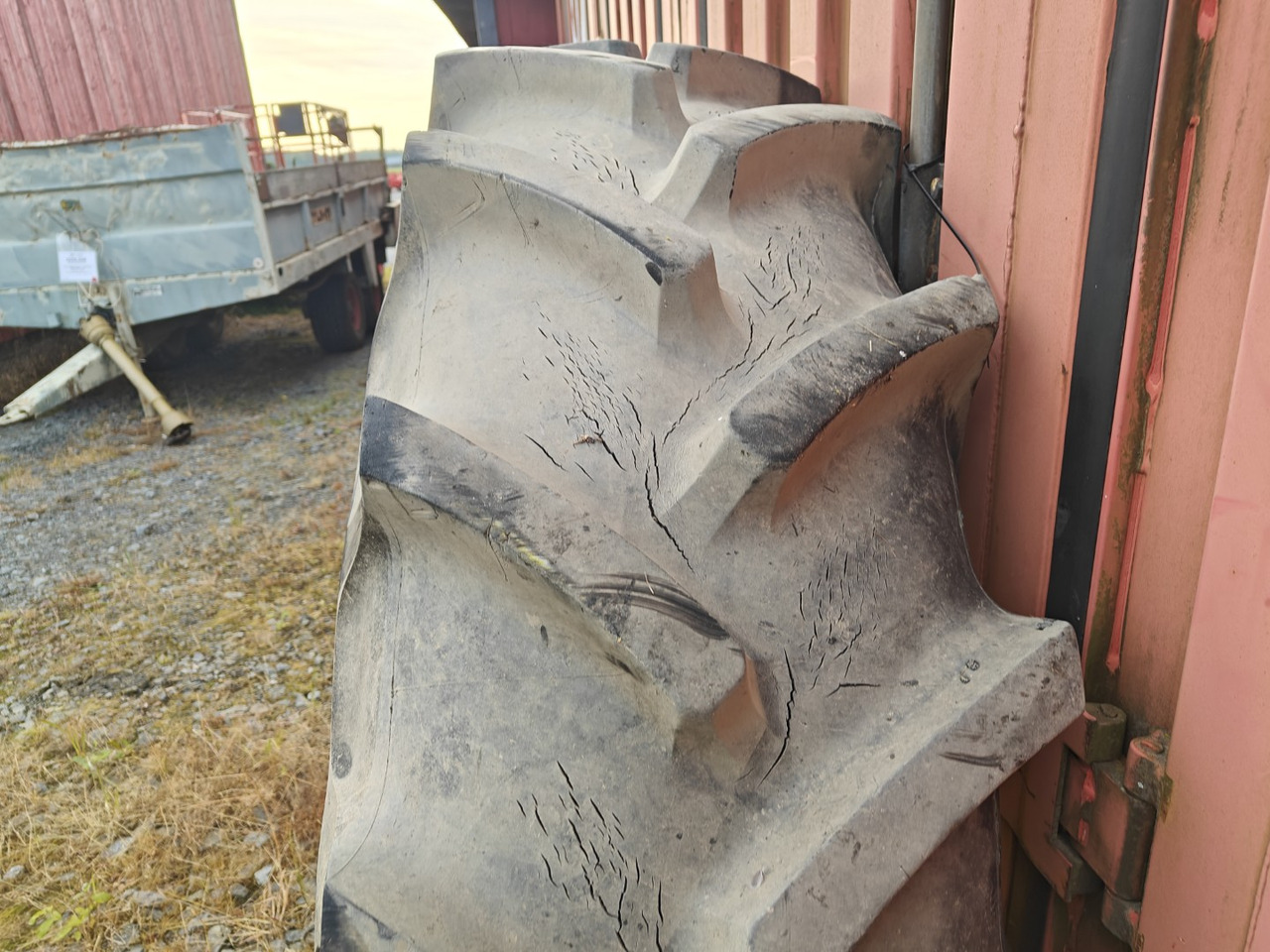 MICHELIN 18.4R38 traktorin renkaat - Wheels and tires for Farm tractor: picture 5 MICHELIN 18.4R38 traktorin renkaat - Wheels and tires for Farm tractor: picture 5