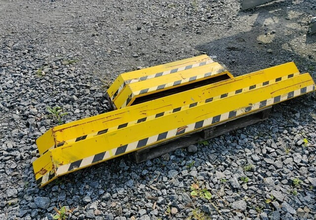 Törmäyssuojia - metallisia - Spare parts for Material handling equipment: picture 4 Törmäyssuojia - metallisia - Spare parts for Material handling equipment: picture 4