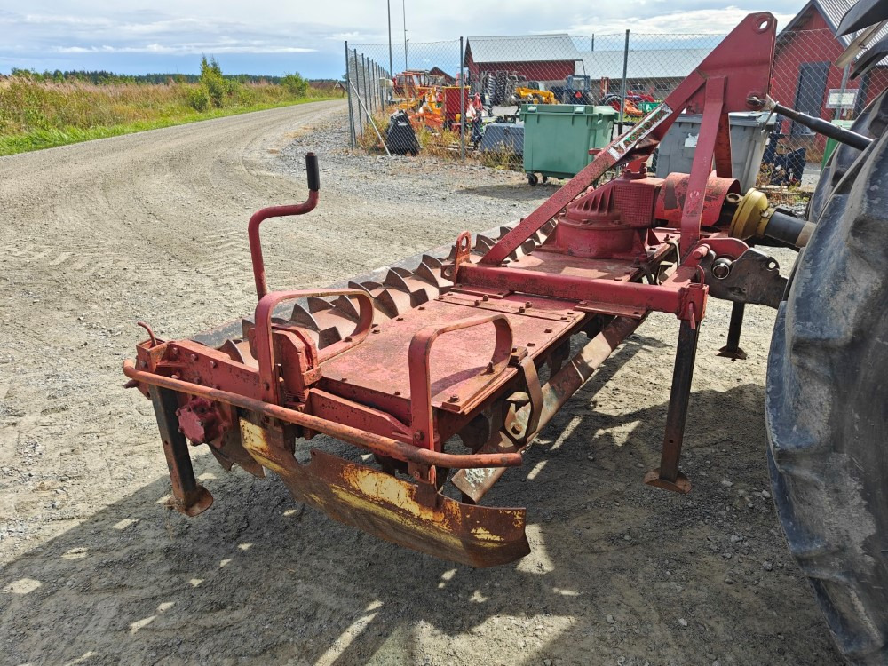 Tempo 300cm vaakatasojyrsin haineväpakkerilla, katso video! - Power harrow: picture 3 Tempo 300cm vaakatasojyrsin haineväpakkerilla, katso video! - Power harrow: picture 3