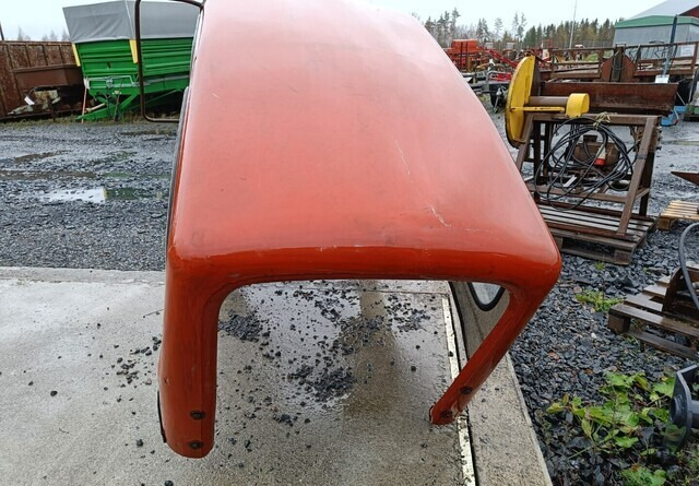 Traktorin hytti - lasikuituinen - Cab for Farm tractor: picture 2 Traktorin hytti - lasikuituinen - Cab for Farm tractor: picture 2