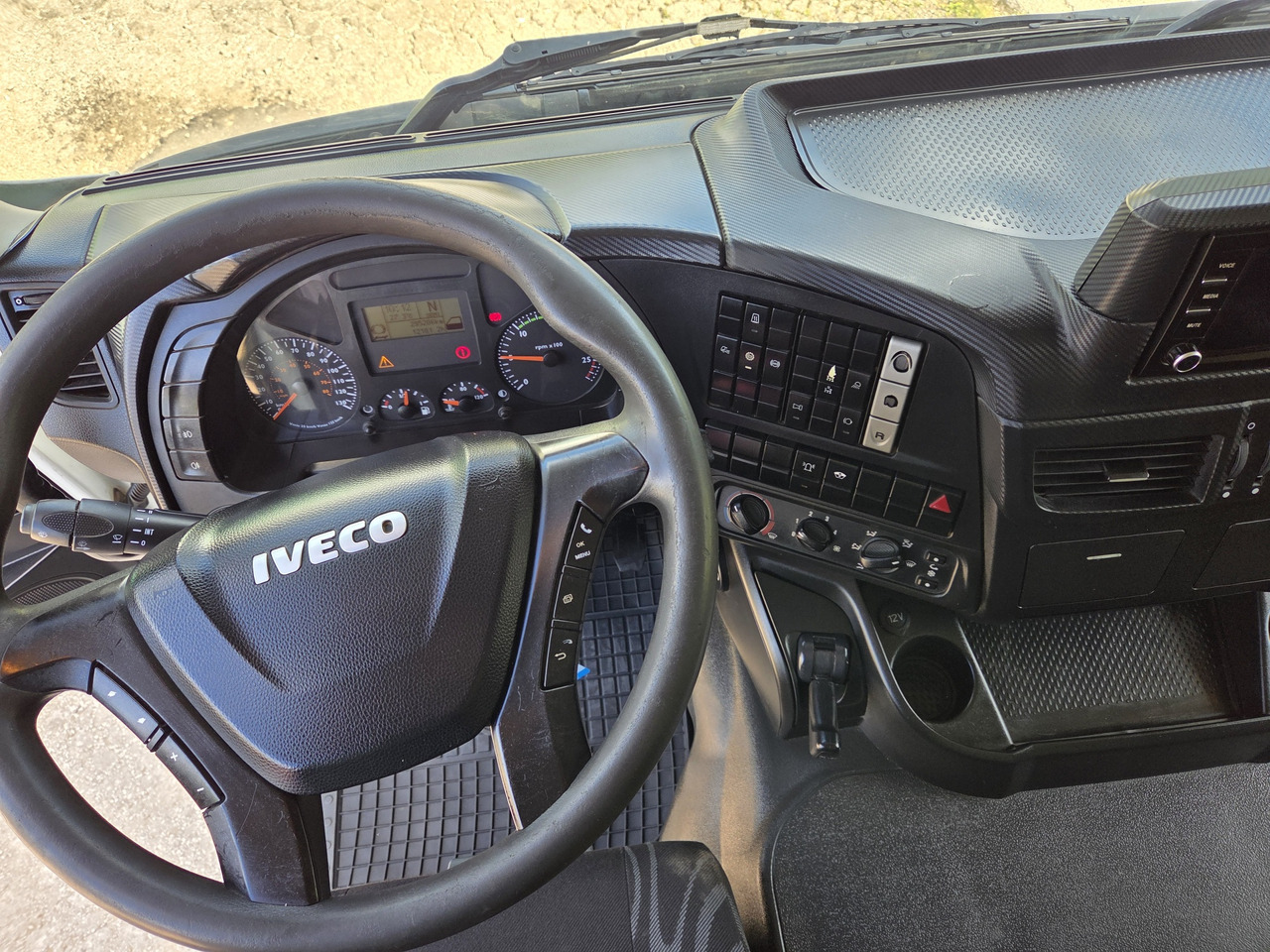 IVECO - Cab chassis truck: picture 5 IVECO - Cab chassis truck: picture 5