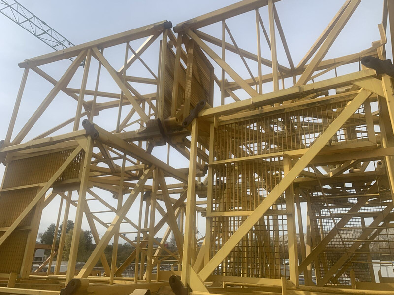 Liebherr 120HC - Tower crane: picture 1 Liebherr 120HC - Tower crane: picture 1