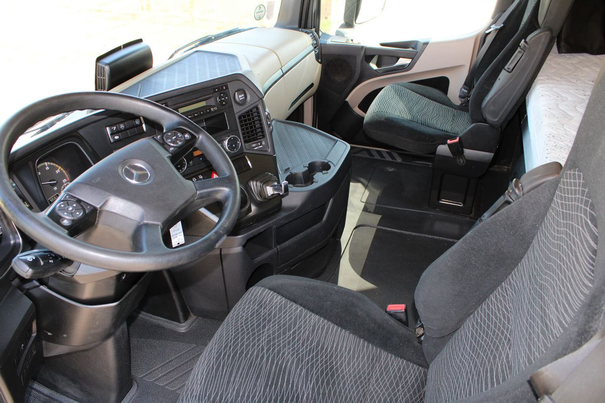 Tractor unit Mercedes-Benz Actros 1845: picture 7