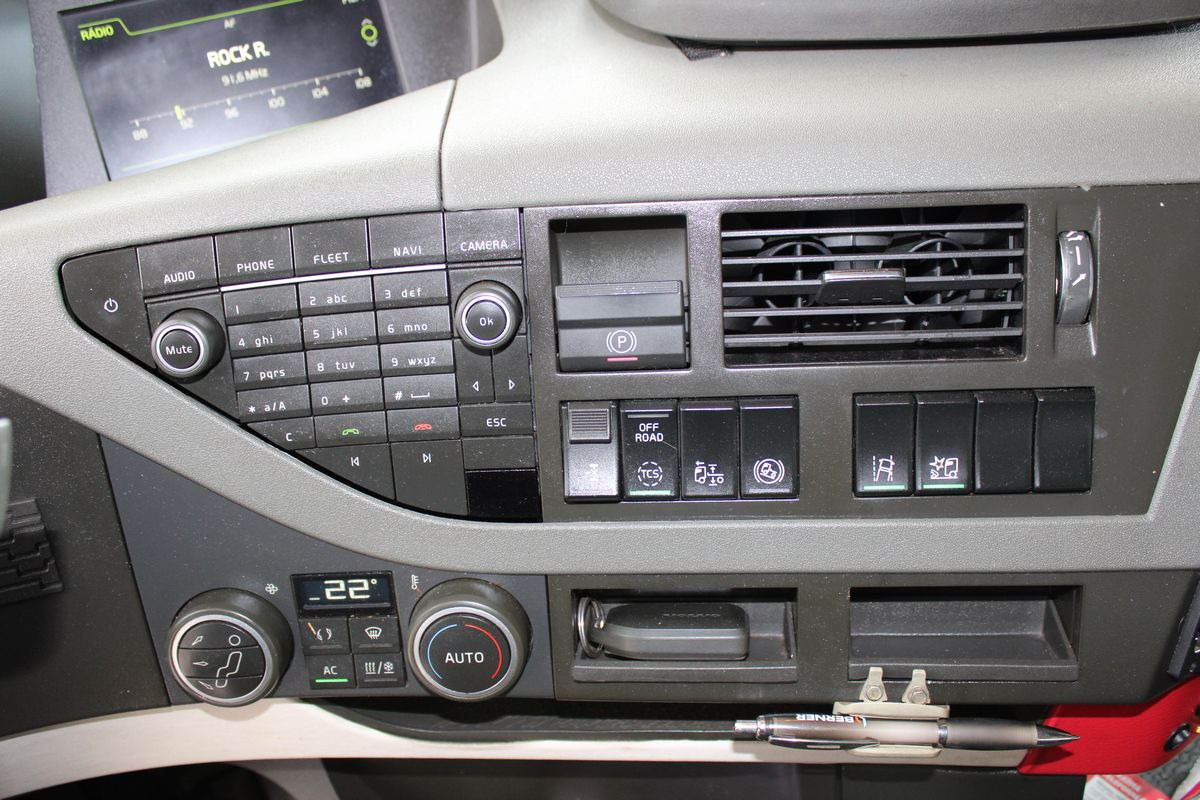 Tractor unit Volvo FH500: picture 9