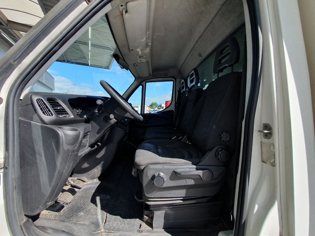 Panel van IVECO DAILY 35C15: picture 9