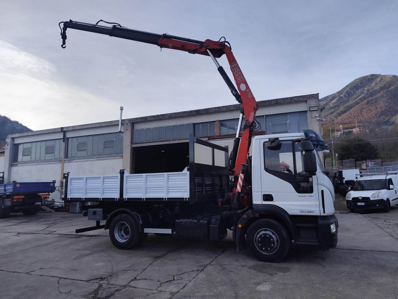 IVECO EUROCARGO 140-250 - Crane truck: picture 5 IVECO EUROCARGO 140-250 - Crane truck: picture 5