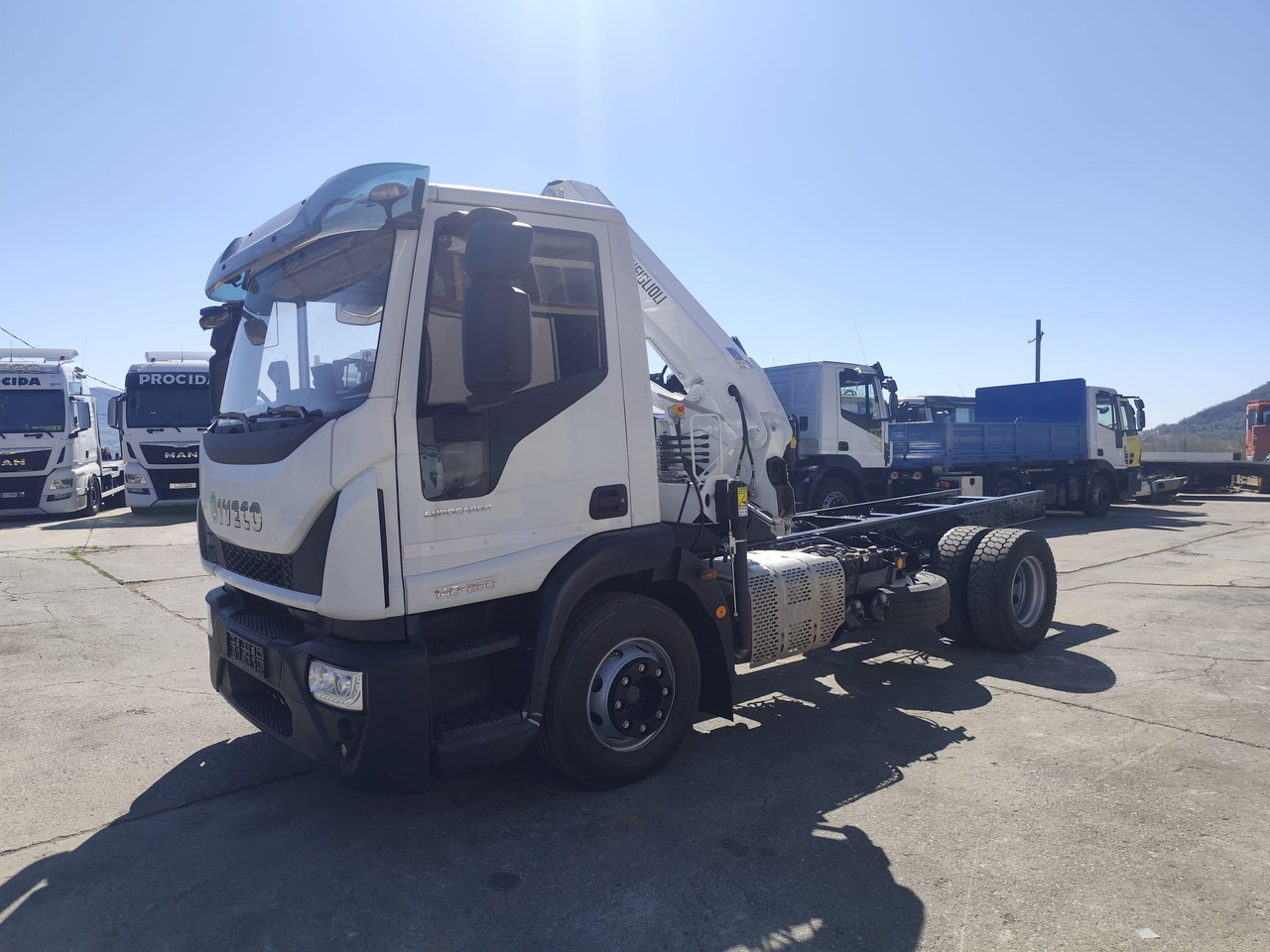 IVECO EUROCARGO 140-250 - Crane truck: picture 3 IVECO EUROCARGO 140-250 - Crane truck: picture 3