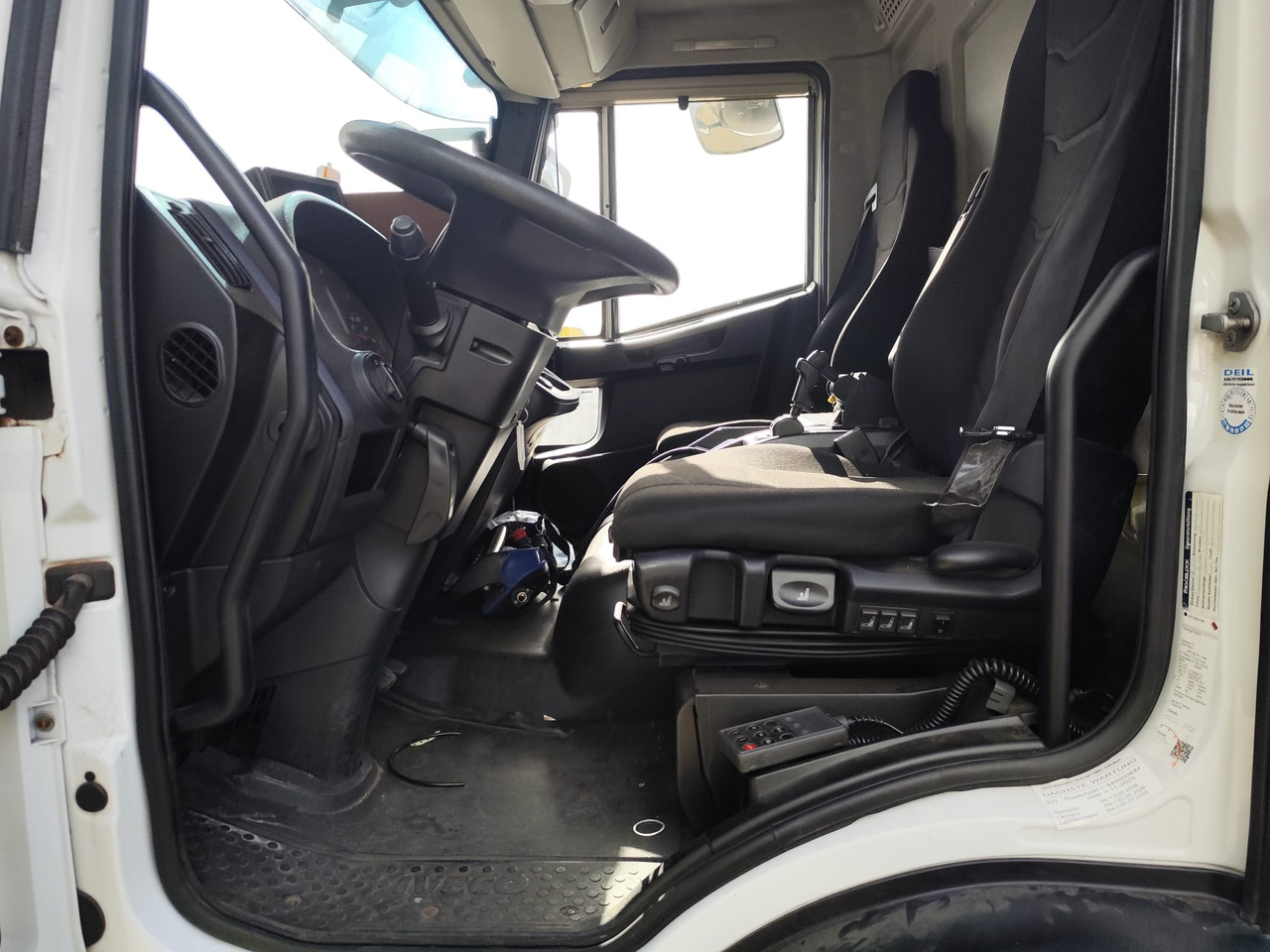 Crane truck IVECO EUROCARGO 140-250: picture 39 Crane truck IVECO EUROCARGO 140-250: picture 39