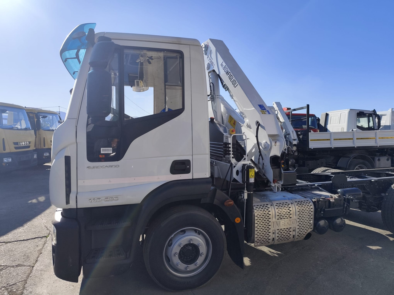 IVECO EUROCARGO 140-250 - Crane truck: picture 4 IVECO EUROCARGO 140-250 - Crane truck: picture 4